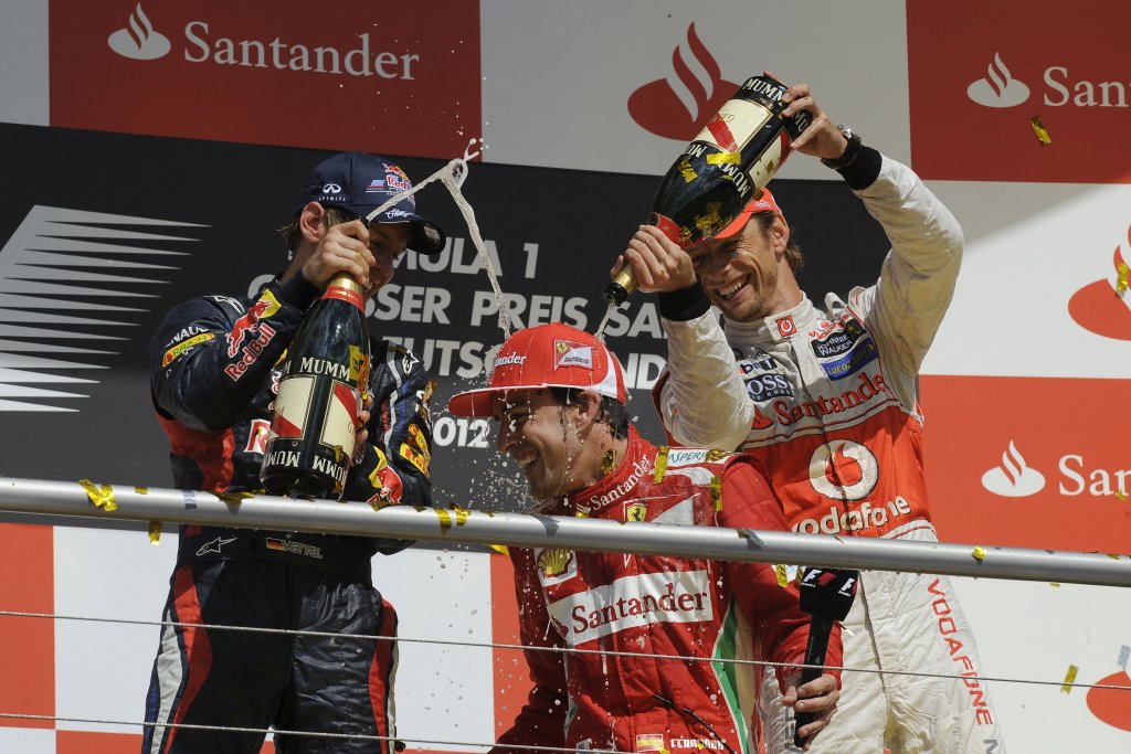 Vettel var på podiet men mistede senere sin 2. plads - i det mindste fik de tyske tilskuere så lige et glimt af den forsvarende mester på podiet
(Foto: Ferrari Media)